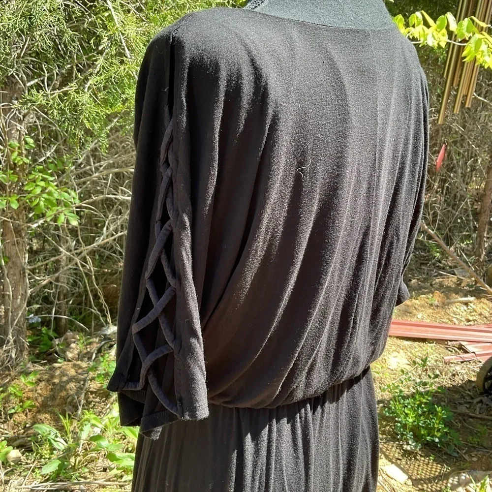 Venus dress. Size M. Half sleeve, v neck, belted waist, tulips skirt. Black. - Picture 5 of 8